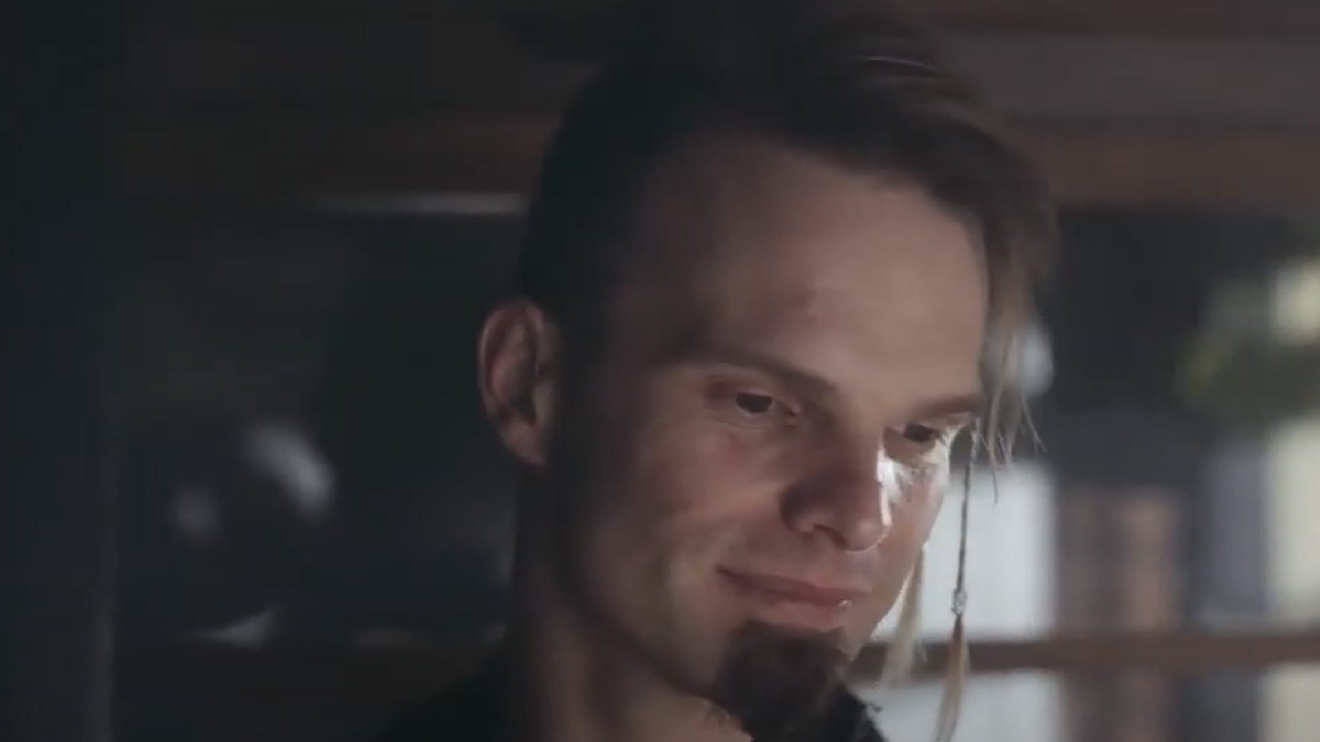 Jörg Roth, Saltatio Mortis-Sänger, trägt Signia Hörgeräte