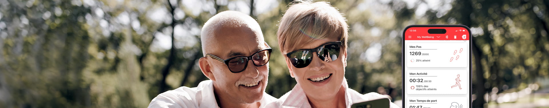 couple d'âge mûre utilisant my wellbeing dans signia app