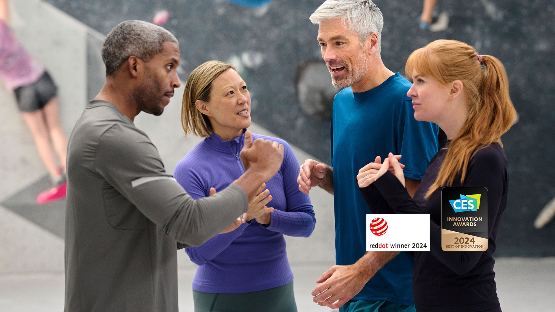 People talking in a bouldering hall