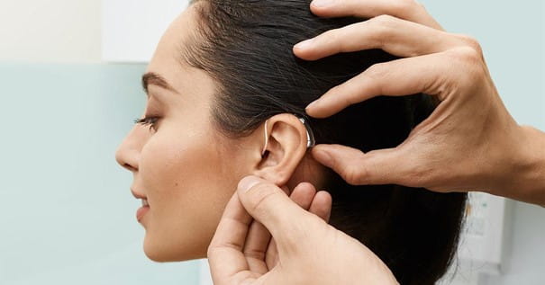 Kto pomoże w dobraniu aparatu słychowego?