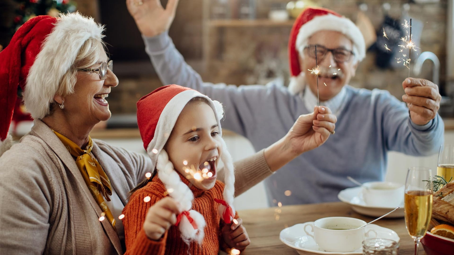 Niedosłuch w trakcie świąt? Nie pozwól, aby coś cię ominęło z aparatem słuchowym!