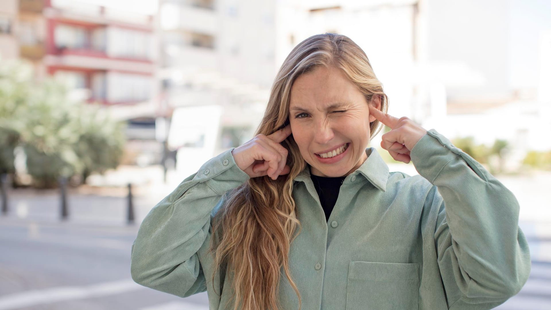 Jak objawia się głuchota na jedno lub oboje uszu?