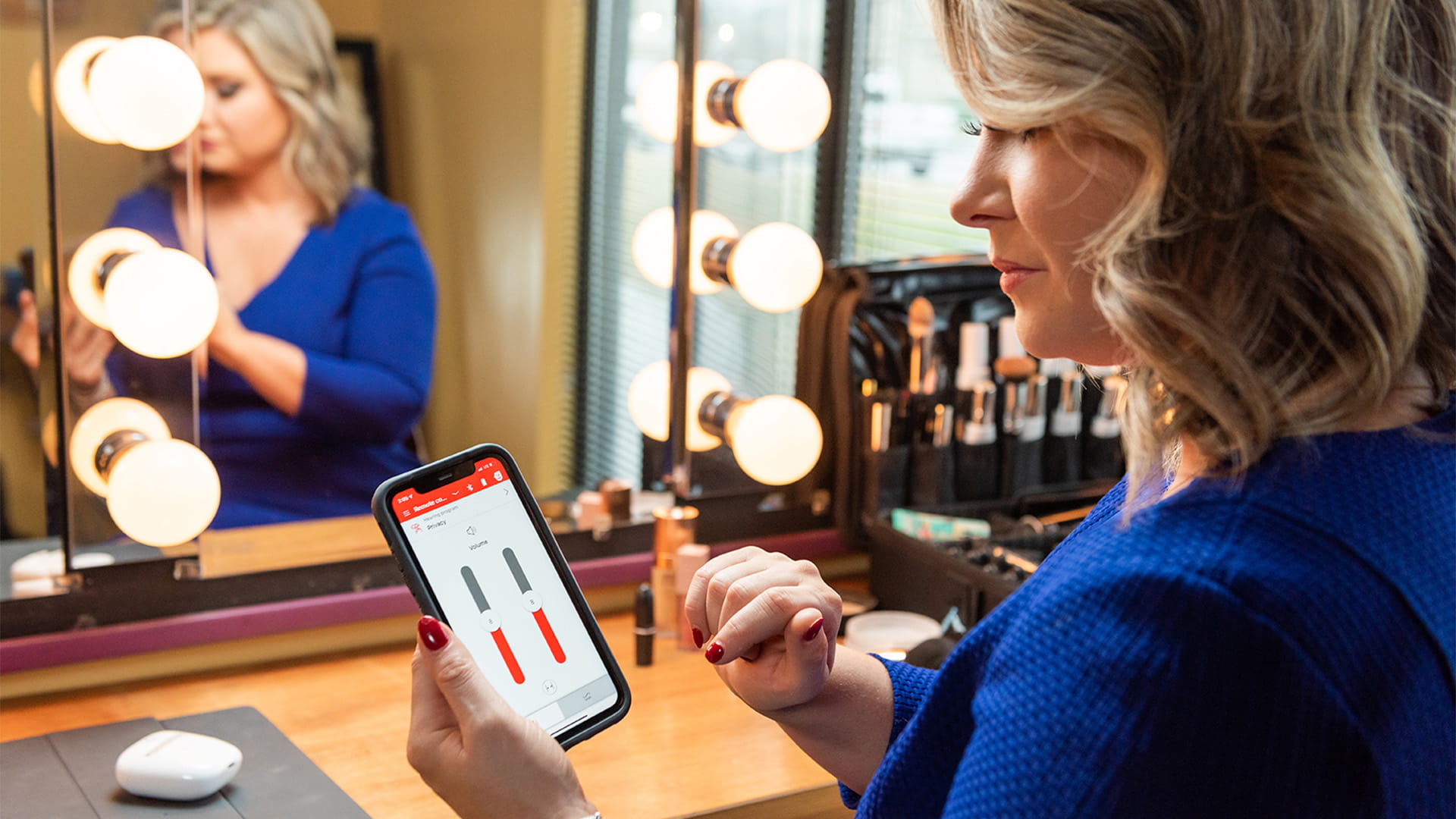 Meaghan Thomas, Broadcast Meteorologist, adjust Signia hearing aids with the app